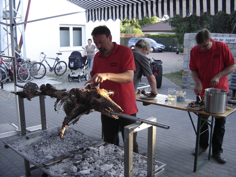 Belohnung fr alle - Wildschwein vom Spie