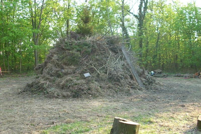 Der Holzhaufen ist vorbereitet!